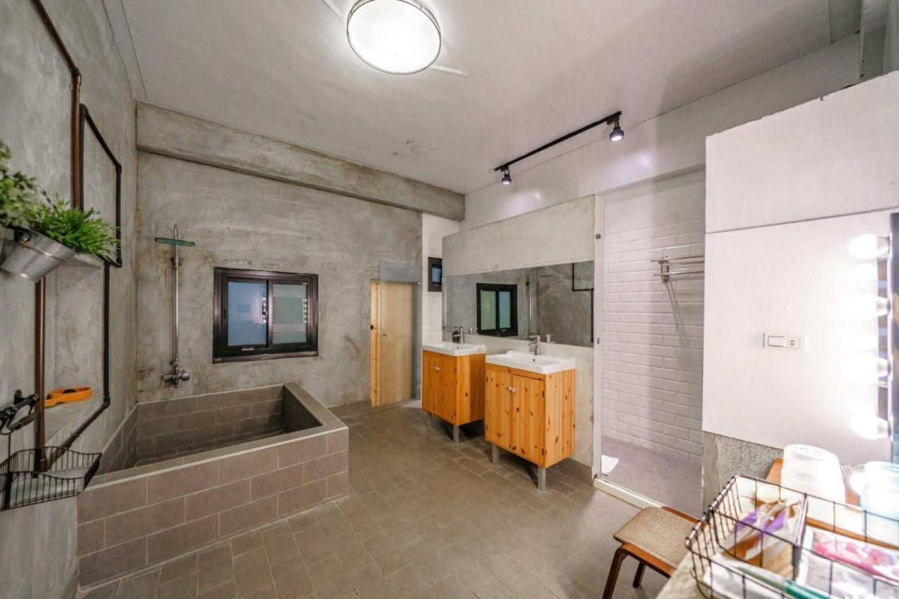 Tainan Little Day Hotel Bagian luar foto